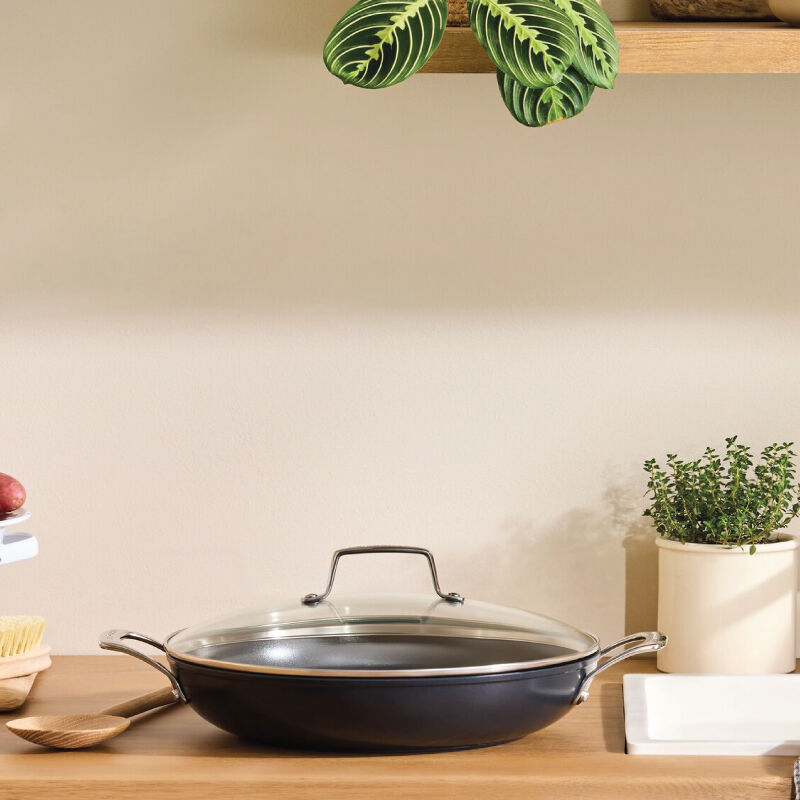 Essential Non-stick Ceramic Shallow Braiser with Glass Lid - Image 4