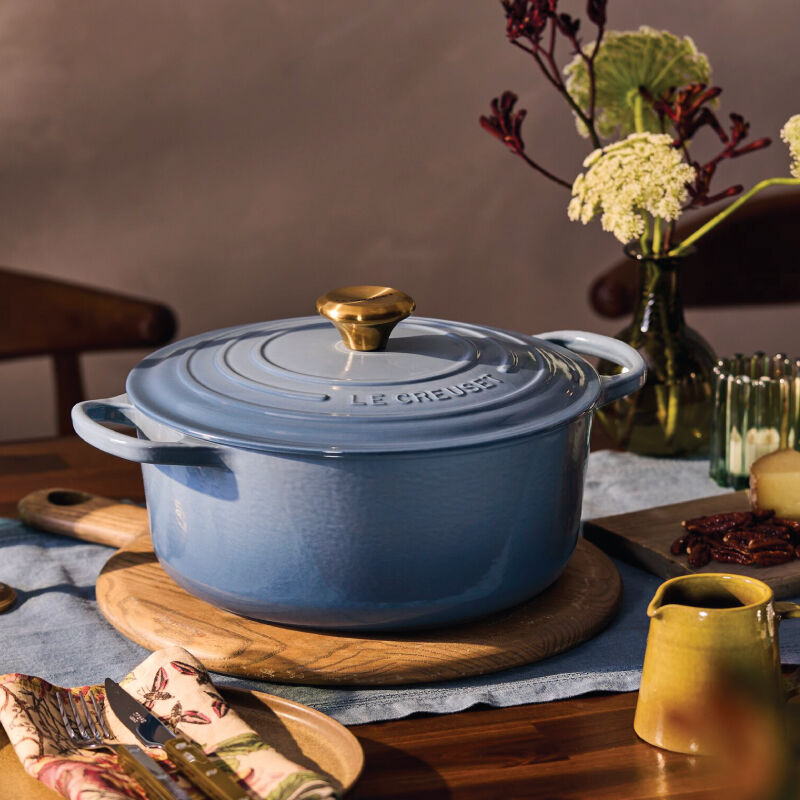 Signature Round Dutch Oven