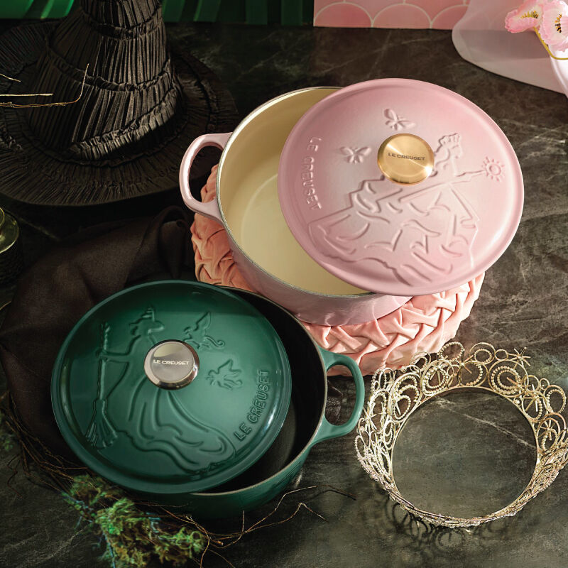 Wicked Collection Glinda Embossed Signature Round Dutch Oven - Image 3