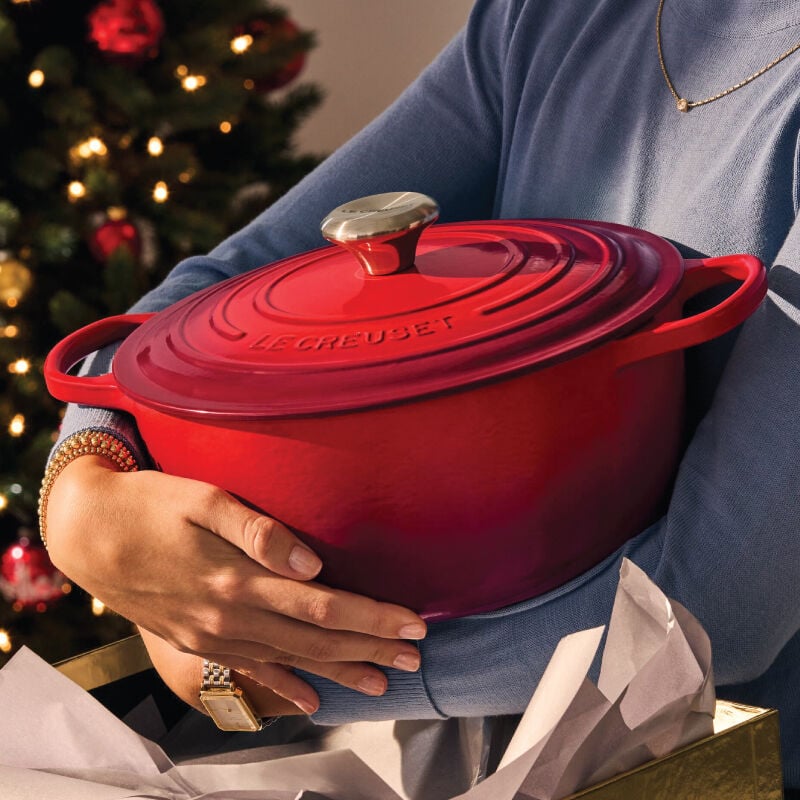Signature Round Dutch Oven