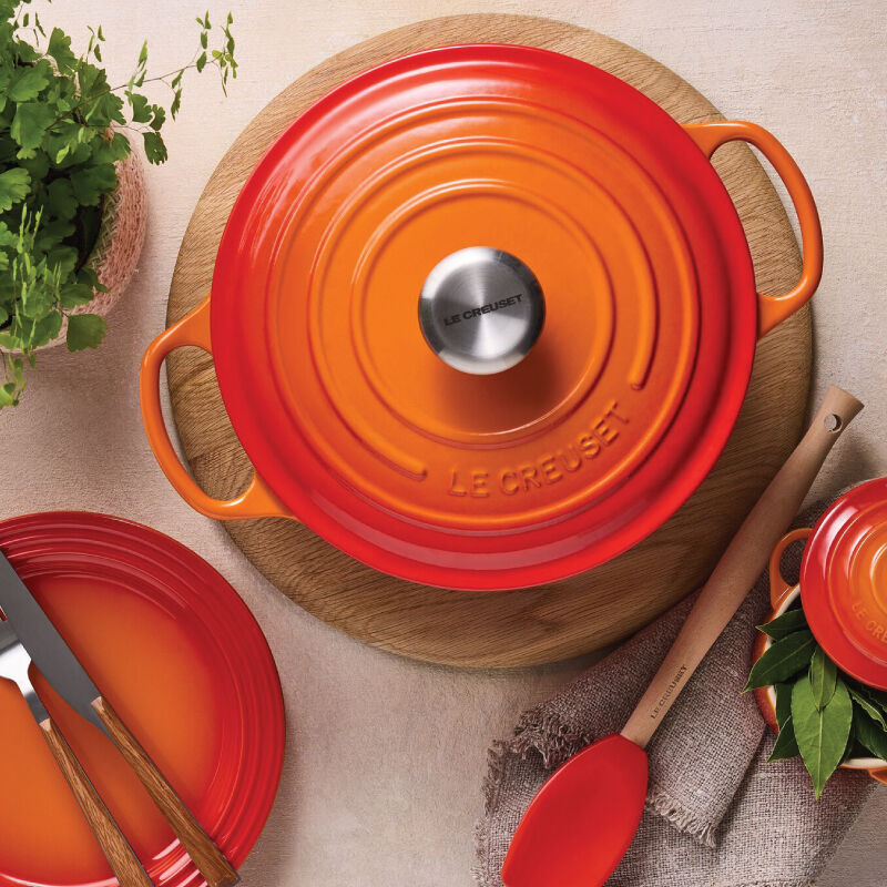 Signature Round Dutch Oven